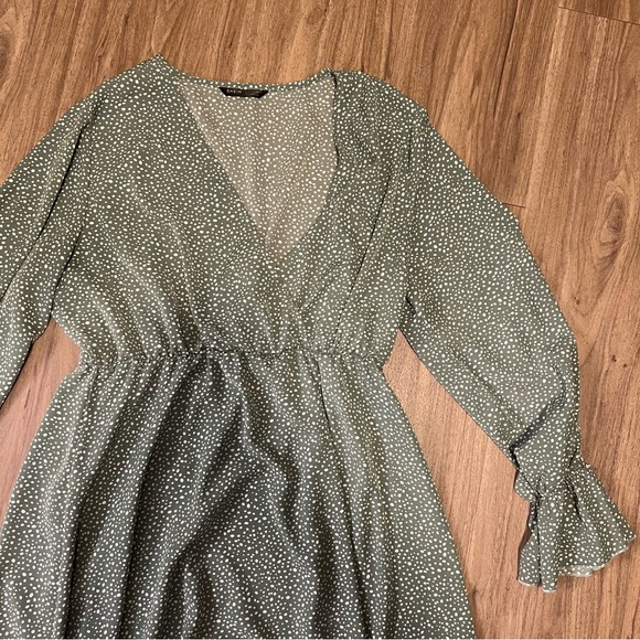 🦋2/$15🦋 SHEIN Green Dotted Dress - Picture 4 of 4